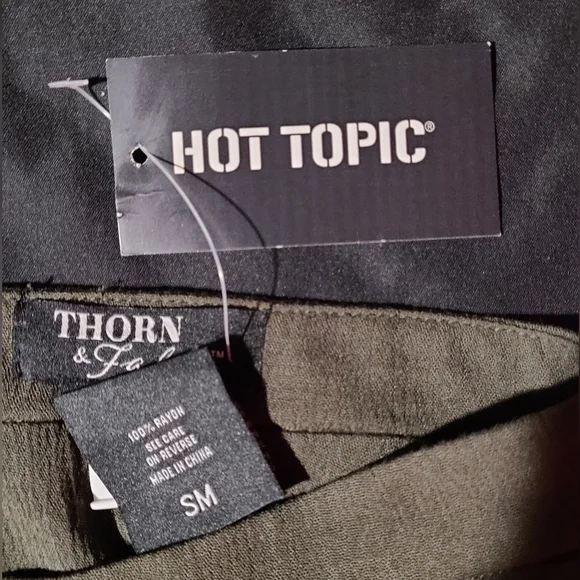 Hot Topic Forest GRN Hanky Hem Skirt - Picture 3 of 4